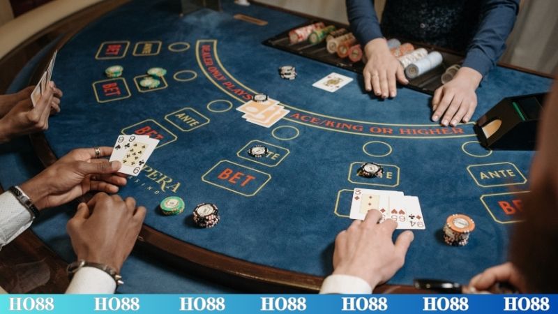 Chi tiết luật chơi cơ bản của game bài Baccarat